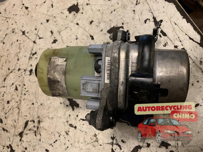 Gebruikte Pomp Servo Ford C-Max (DM2) 1.8 16V Prijs € 75,00 Margeregeling aangeboden door Autorecycling Chino B.V.