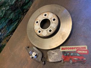 Gebruikte Remschijf voor Ford C-Max (DM2) 1.8 16V Prijs € 20,00 Margeregeling aangeboden door Autorecycling Chino B.V.