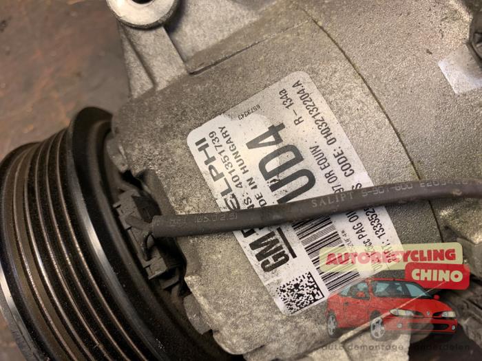 Aircopomp van een Opel Astra J Sports Tourer (PD8/PE8/PF8) 2.0 CDTI 16V 165 2012