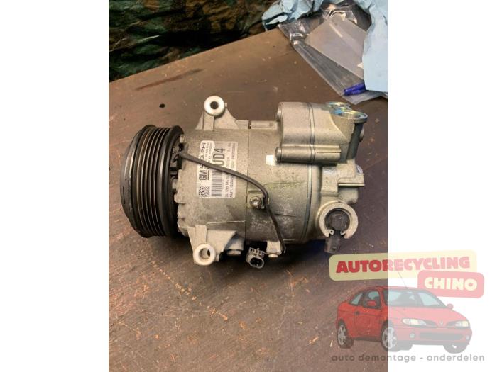 Aircopomp van een Opel Astra J Sports Tourer (PD8/PE8/PF8) 2.0 CDTI 16V 165 2012