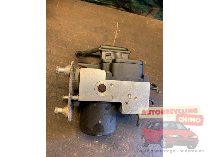 Gebruikte ABS Pomp Mercedes E (W210) 3.2 E-320 V6 18V Prijs € 50,00 Margeregeling aangeboden door Autorecycling Chino B.V.