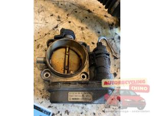 Gebruikte Gasklephuis Mercedes E (W210) 3.2 E-320 V6 18V Prijs € 50,00 Margeregeling aangeboden door Autorecycling Chino B.V.