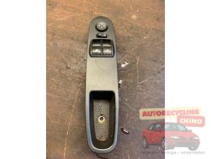 Gebruikte Raam schakelaar elektrisch Fiat Punto Evo (199) 1.3 JTD Multijet 85 16V Euro 5 Prijs € 50,00 Margeregeling aangeboden door Autorecycling Chino B.V.