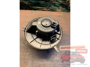 Gebruikte Chaufage Ventilatiemotor Volkswagen Golf V (1K1) 1.6 FSI 16V Prijs € 35,00 Margeregeling aangeboden door Autorecycling Chino B.V.
