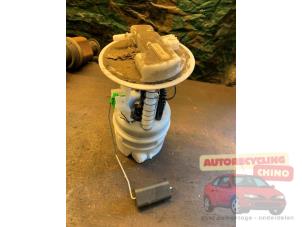 Gebruikte Benzinepomp Renault Twingo II (CN) 1.2 16V Prijs € 35,00 Margeregeling aangeboden door Autorecycling Chino B.V.