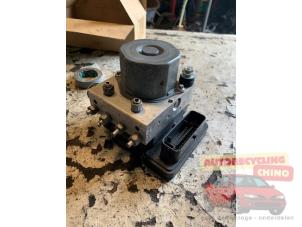 Gebruikte ABS Pomp Renault Twingo III (AH) 1.0 SCe 70 12V Prijs € 75,00 Margeregeling aangeboden door Autorecycling Chino B.V.