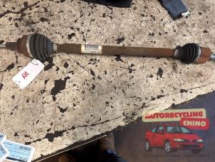 Gebruikte Aandrijfas rechts-voor Renault Twingo III (AH) 1.0 SCe 70 12V Prijs € 60,00 Margeregeling aangeboden door Autorecycling Chino B.V.