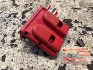 Gebruikte Zekeringkast Renault Twingo III (AH) 1.0 SCe 70 12V Prijs € 20,00 Margeregeling aangeboden door Autorecycling Chino B.V.