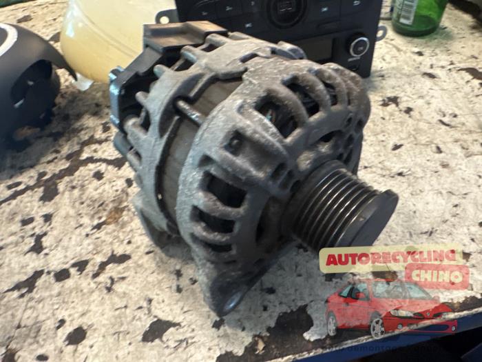 Gebruikte Alternator Renault Twingo III (AH) 1.0 SCe 70 12V Prijs € 50,00 Margeregeling aangeboden door Autorecycling Chino B.V.