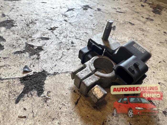 Gebruikte Accu sensor Renault Twingo III (AH) 1.0 SCe 70 12V Prijs € 75,00 Margeregeling aangeboden door Autorecycling Chino B.V.