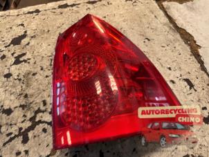 Gebruikte Achterlicht rechts Peugeot 307 SW (3H) 1.6 16V Prijs € 25,00 Margeregeling aangeboden door Autorecycling Chino B.V.