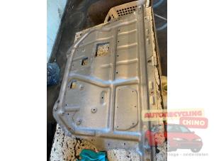 Gebruikte Bumper onderplaat Volkswagen Eos (1F7/F8) 1.4 TSI 16V BlueMotion Prijs € 75,00 Margeregeling aangeboden door Autorecycling Chino B.V.