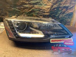 Gebruikte Koplamp rechts Volkswagen Jetta IV (162/16A) 1.4 TSI Hybrid 16V Prijs € 450,00 Margeregeling aangeboden door Autorecycling Chino B.V.