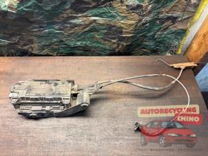 Gebruikte Handrem motor Renault Scénic II (JM) 2.0 16V Prijs € 195,00 Margeregeling aangeboden door Autorecycling Chino B.V.