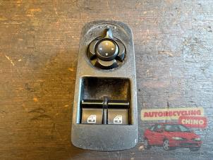 Gebruikte Raam schakelaar elektrisch Alfa Romeo MiTo (955) 1.4 16V Prijs € 45,00 Margeregeling aangeboden door Autorecycling Chino B.V.