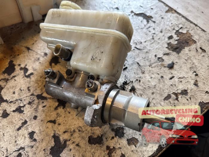 Gebruikte Hoofdremcilinder Chevrolet Captiva (C100) 3.2 V6 24V 4x4 Prijs € 30,00 Margeregeling aangeboden door Autorecycling Chino B.V.