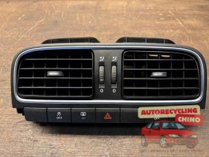 Gebruikte Luchtrooster Dashboard Volkswagen Polo V (6R) 1.2 TDI 12V BlueMotion Prijs € 29,50 Margeregeling aangeboden door Autorecycling Chino B.V.