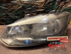 Gebruikte Koplamp links Volkswagen Polo V (6R) 1.2 TDI 12V BlueMotion Prijs € 55,00 Margeregeling aangeboden door Autorecycling Chino B.V.