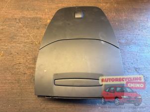 Gebruikte Opbergvak Ford Transit Courier 1.5 TDCi 75 Prijs € 30,00 Margeregeling aangeboden door Autorecycling Chino B.V.