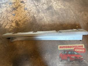 Gebruikte Sideskirt rechts Ford Transit Courier 1.5 TDCi 75 Prijs € 60,00 Margeregeling aangeboden door Autorecycling Chino B.V.