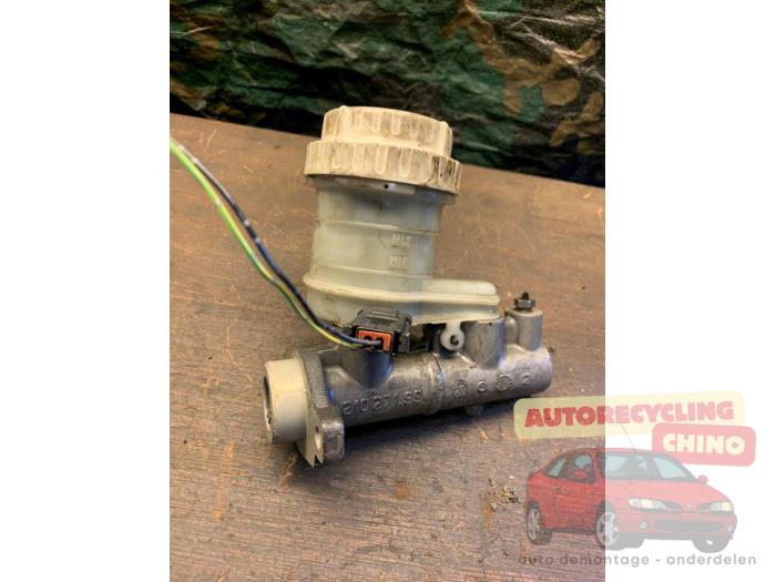 Gebruikte Hoofdremcilinder Mitsubishi Carisma 1.6i 16V Prijs € 35,00 Margeregeling aangeboden door Autorecycling Chino B.V.