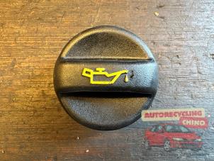 Gebruikte Oliedop Peugeot 308 SW (4E/H) 1.6 VTI 16V Prijs € 12,50 Margeregeling aangeboden door Autorecycling Chino B.V.