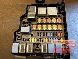 Gebruikte Zekeringkast Ford Transit Courier 1.5 TDCi 75 Prijs € 60,00 Margeregeling aangeboden door Autorecycling Chino B.V.