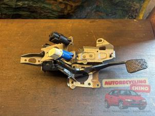 Gebruikte Rempedaal Ford Transit Courier 1.5 TDCi 75 Prijs € 75,00 Margeregeling aangeboden door Autorecycling Chino B.V.