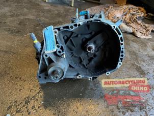 Gebruikte Versnellingsbak Renault Kangoo (KC) 1.6 16V Prijs € 350,00 Margeregeling aangeboden door Autorecycling Chino B.V.