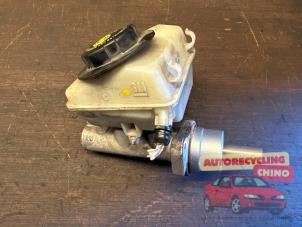 Gebruikte Hoofdremcilinder Opel Astra H (L48) 1.6 16V Twinport Prijs € 30,00 Margeregeling aangeboden door Autorecycling Chino B.V.