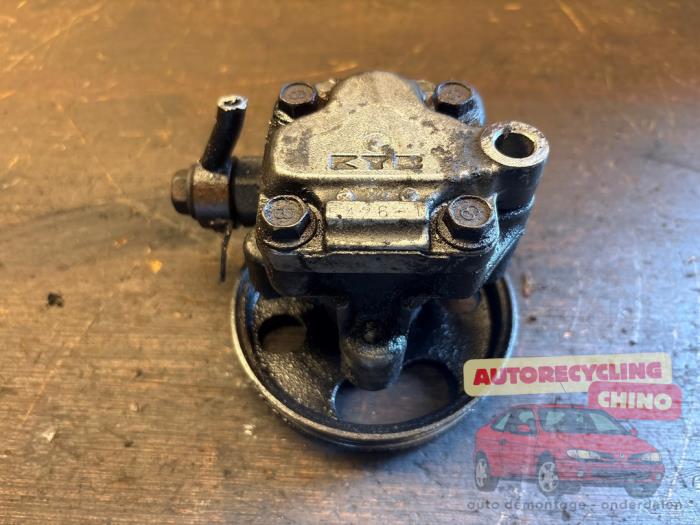 Gebruikte Pomp Servo Mazda 323 P (BA15) 1.5i 16V Prijs € 35,00 Margeregeling aangeboden door Autorecycling Chino B.V.