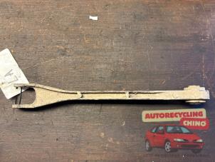 Gebruikte Draagarm links-achter Chrysler 300 C 3.5 V6 24V Prijs € 40,00 Margeregeling aangeboden door Autorecycling Chino B.V.