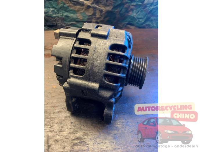 Gebruikte Dynamo Volkswagen Polo IV (9N1/2/3) 1.2 12V Prijs € 35,00 Margeregeling aangeboden door Autorecycling Chino B.V.