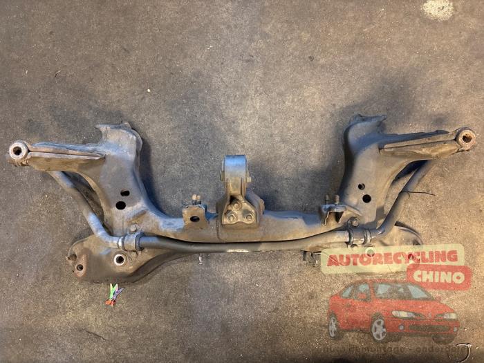 Gebruikte Subframe Mazda 323 P (BA15) 1.5i 16V Prijs € 99,99 Margeregeling aangeboden door Autorecycling Chino B.V.
