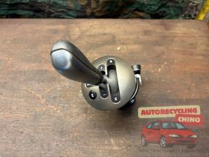 Gebruikte Versnellingspook Lancia Ypsilon (843) 1.4 16V Prijs € 60,00 Margeregeling aangeboden door Autorecycling Chino B.V.