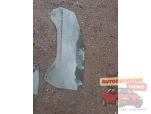 Gebruikte Portierruit 2Deurs links Ford Focus 2 C+C 1.6 16V Prijs € 50,00 Margeregeling aangeboden door Autorecycling Chino B.V.