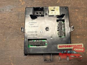 Gebruikte Deur module Renault Espace (JK) 2.0 16V Turbo Prijs € 150,00 Margeregeling aangeboden door Autorecycling Chino B.V.