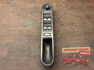 Gebruikte Combischakelaar ramen Renault Espace (JK) 2.0 16V Turbo Prijs € 30,00 Margeregeling aangeboden door Autorecycling Chino B.V.