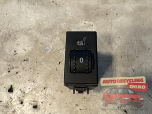 Gebruikte Schakelaar Stoelverwarming Ford Focus 2 C+C 1.6 16V Prijs € 19,50 Margeregeling aangeboden door Autorecycling Chino B.V.