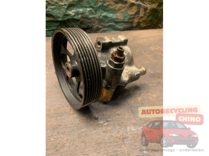 Gebruikte Pomp Servo Renault Espace (JK) 2.0 16V Turbo Prijs € 50,00 Margeregeling aangeboden door Autorecycling Chino B.V.