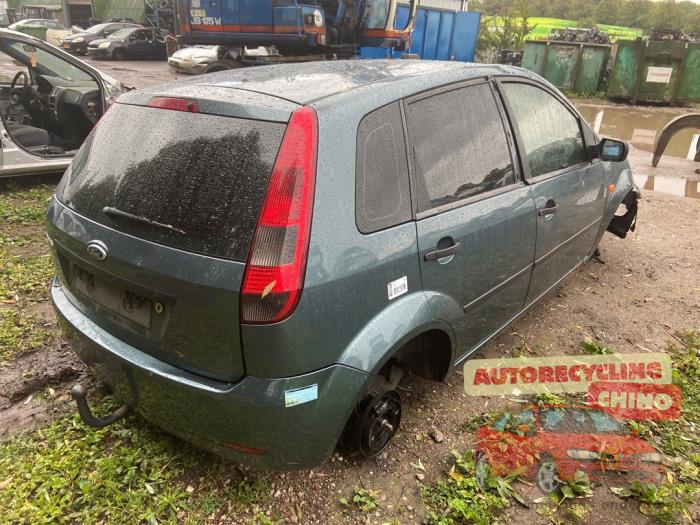 Ruit Driehoek rechts-achter van een Ford Fiesta 5 (JD/JH) 1.4 16V 2002