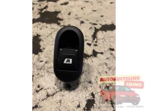 Gebruikte Raam schakelaar elektrisch Citroen C3 (FC/FL/FT) 1.4 Prijs € 20,00 Margeregeling aangeboden door Autorecycling Chino B.V.
