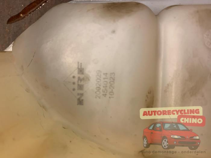 Koelvloeistof Reservoir van een Ford Fiesta 5 (JD/JH) 1.4 16V 2002