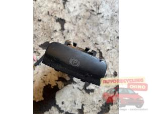 Gebruikte Handrem schakelaar Peugeot 3008 I (0U/HU) 1.6 16V THP 155 Prijs € 50,00 Margeregeling aangeboden door Autorecycling Chino B.V.