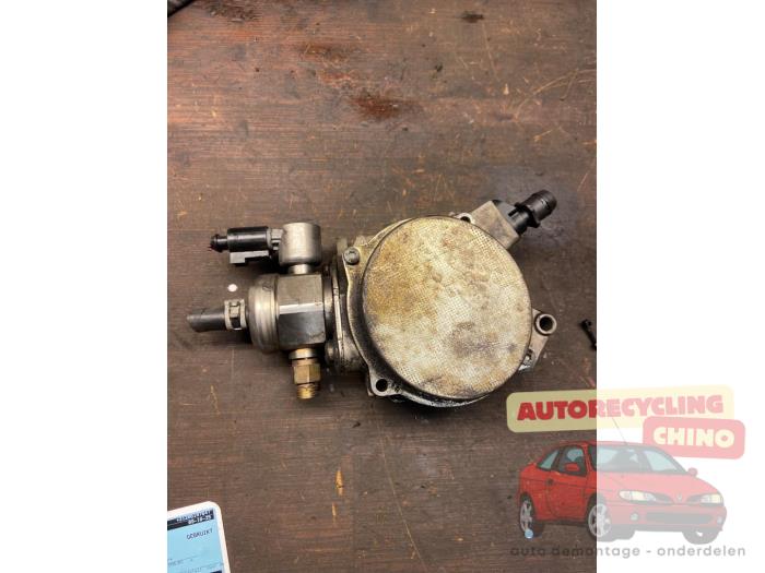 Gebruikte Hogedrukpomp Volkswagen Passat Variant (3C5) 1.8 TSI 16V Prijs € 100,00 Margeregeling aangeboden door Autorecycling Chino B.V.