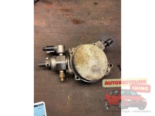 Gebruikte Hogedrukpomp Volkswagen Passat Variant (3C5) 1.8 TSI 16V Prijs € 100,00 Margeregeling aangeboden door Autorecycling Chino B.V.