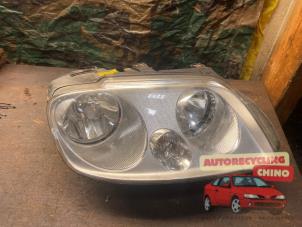 Gebruikte Rechter Koplamp Volkswagen Caddy III (2KA,2KH,2CA,2CH) 1.9 TDI Prijs € 40,00 Margeregeling aangeboden door Autorecycling Chino B.V.