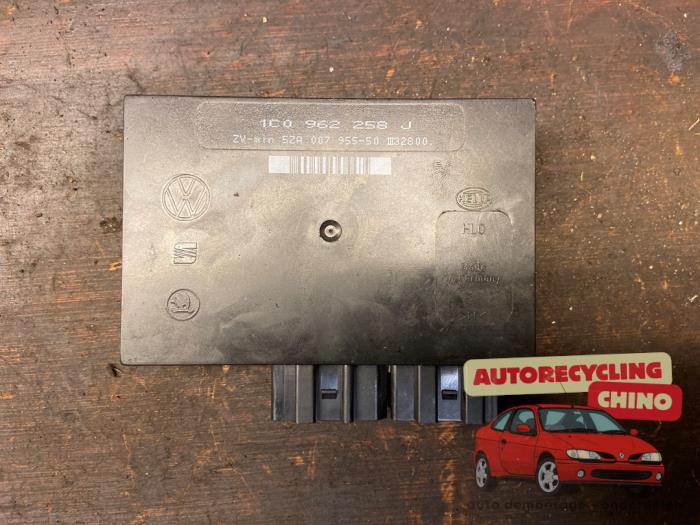 Gebruikte Sam module Volkswagen Golf IV (1J1) 1.6 16V Prijs € 25,00 Margeregeling aangeboden door Autorecycling Chino B.V.