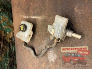 Gebruikte Hoofdremcilinder Mazda 5 (CR19) 2.0i 16V Prijs € 35,00 Margeregeling aangeboden door Autorecycling Chino B.V.