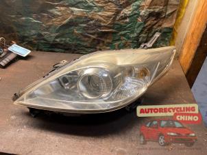 Gebruikte Linker Koplamp Mazda 5 (CR19) 2.0i 16V Prijs € 40,00 Margeregeling aangeboden door Autorecycling Chino B.V.